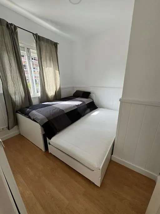 דירות בנאלמדנה Emotion Temporary Apartament ספרד