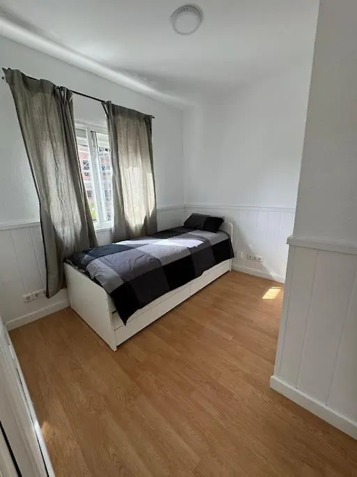 דירות בנאלמדנה Emotion Temporary Apartament ספרד