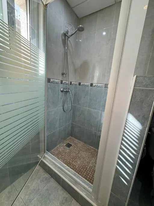 דירות בנאלמדנה Emotion Temporary Apartament