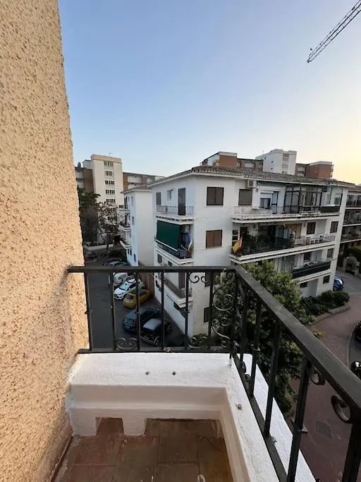 דירות בנאלמדנה Emotion Temporary Apartament ספרד