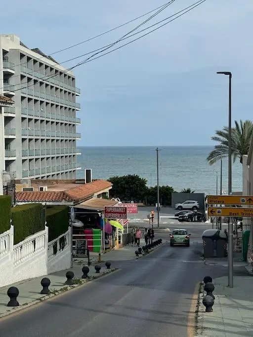 דירות בנאלמדנה Emotion Temporary Apartament ספרד