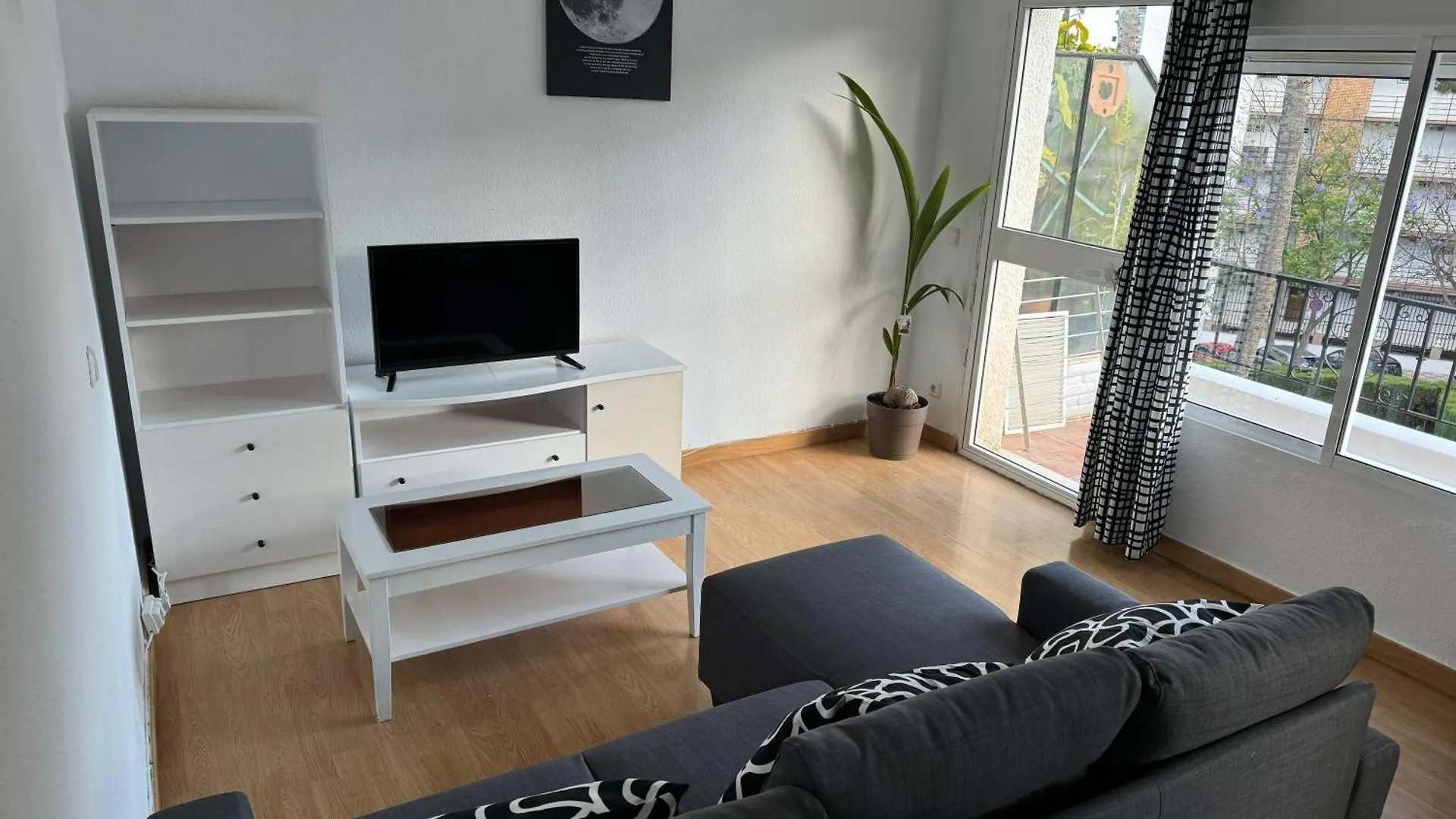 דירות בנאלמדנה Emotion Temporary Apartament