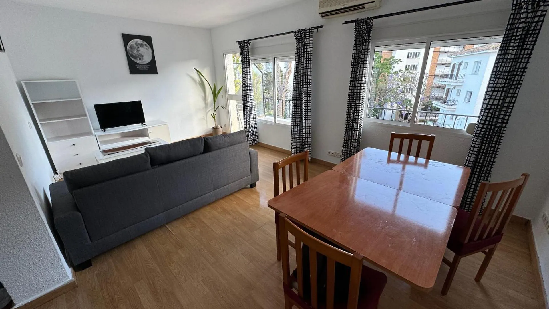 דירות בנאלמדנה Emotion Temporary Apartament 0*,  ספרד